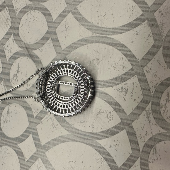 White gold plated, initial necklace - Picture 4 of 8